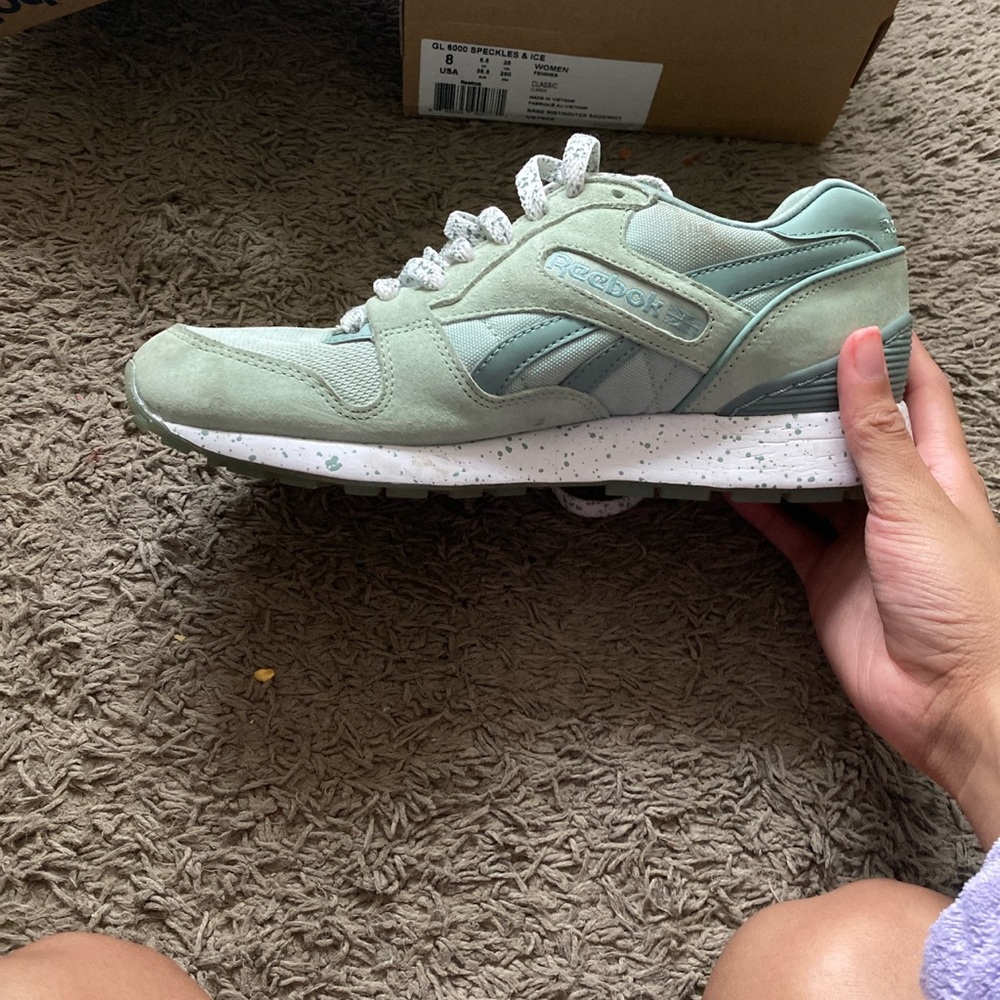 PASTEL GREEN REEBOKS